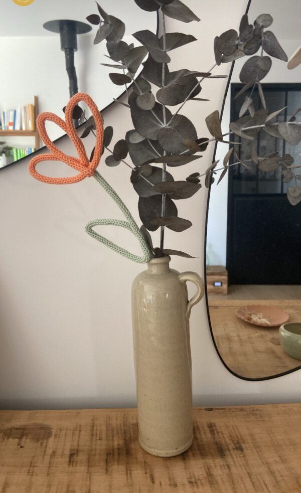 Grande fleur en tricotin